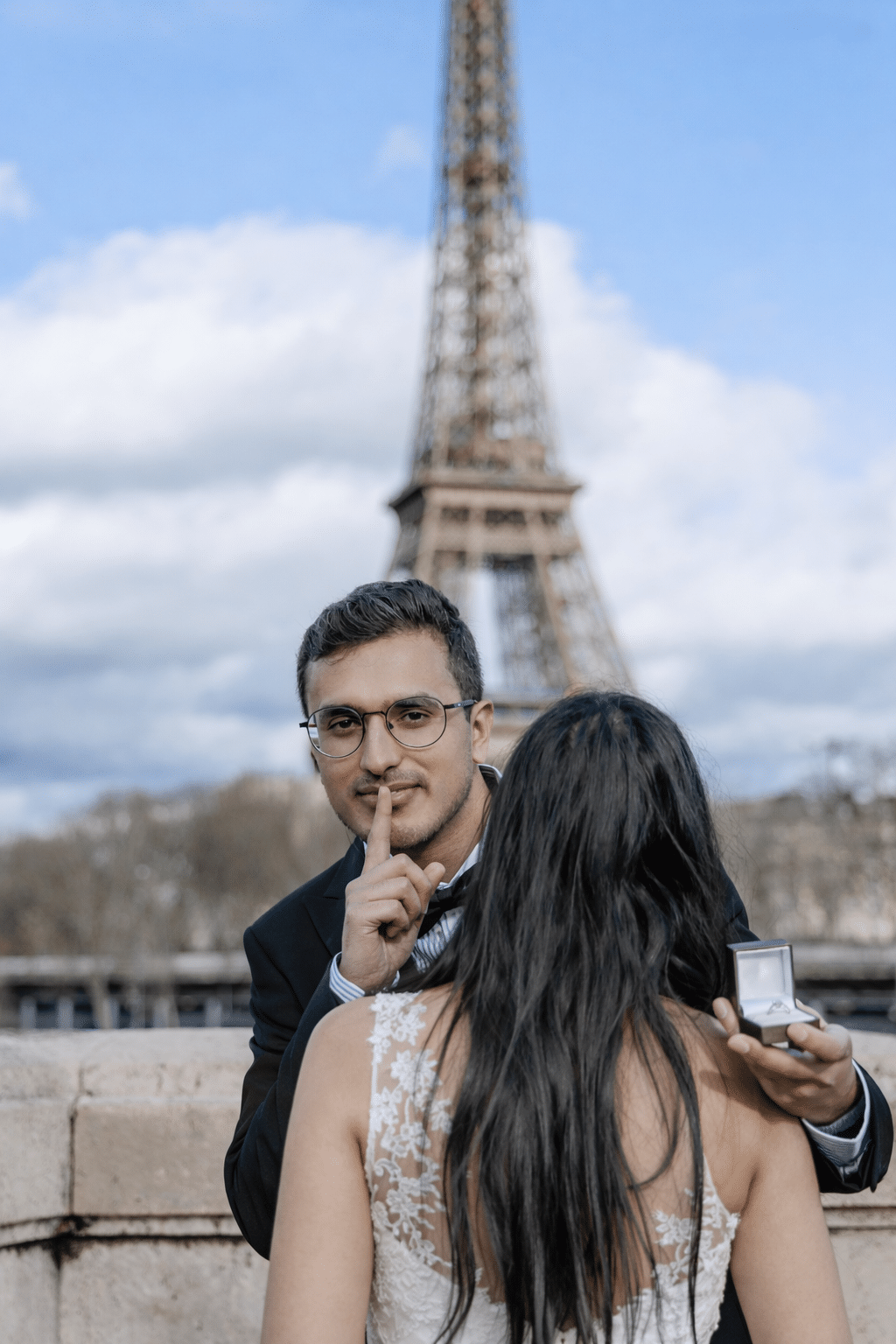 Discreet proposal photography near the Eiffel Tower Paris