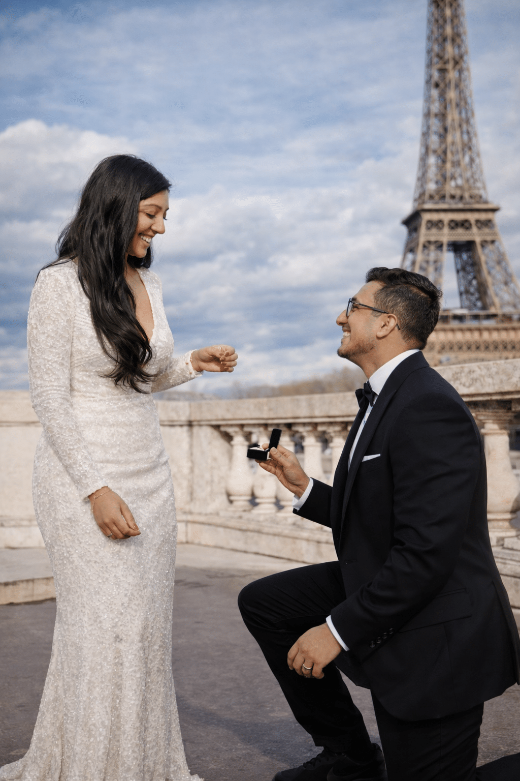 Surprise proposal in Paris captured by professional photographer