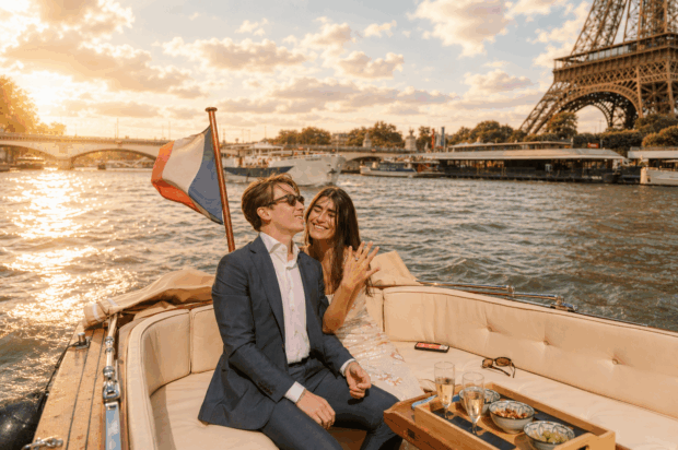 suprise proposal on boat paris